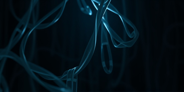 Una composición visual abstracta que represente una madeja de cables de correo electrónico enredados, con sombras que sugieran figuras humanas observando desde la oscuridad. Utilizar una paleta de colores fríos (grises, azules, negros) con un único punto de luz que ilumine un solo cable, simbolizando la transparencia en la oscuridad. Estilo: neo-expresionismo abstracto.
