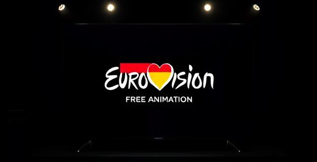 Una pantalla de televisión mostrando el logo de Eurovisión con una bandera española cruzada en el centro, sobre un fondo oscuro con luces de escenario apagadas