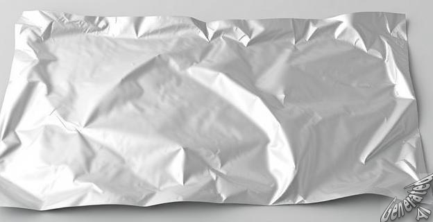Una imagen de una hoja de papel de aluminio con un lado mate y otro brillante, con alimentos envueltos en él.